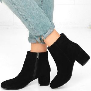 STEVE MADDEN Black suede block heel bootie Sz 6.5